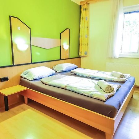 Private Double Bed Room With Bathroom 비엔나 외부 사진