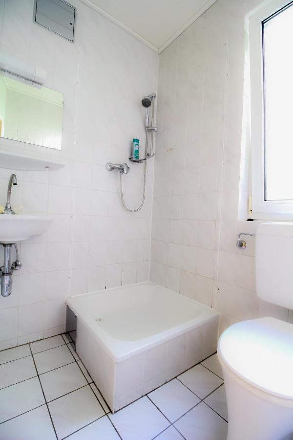Private Double Bed Room With Bathroom 비엔나 외부 사진